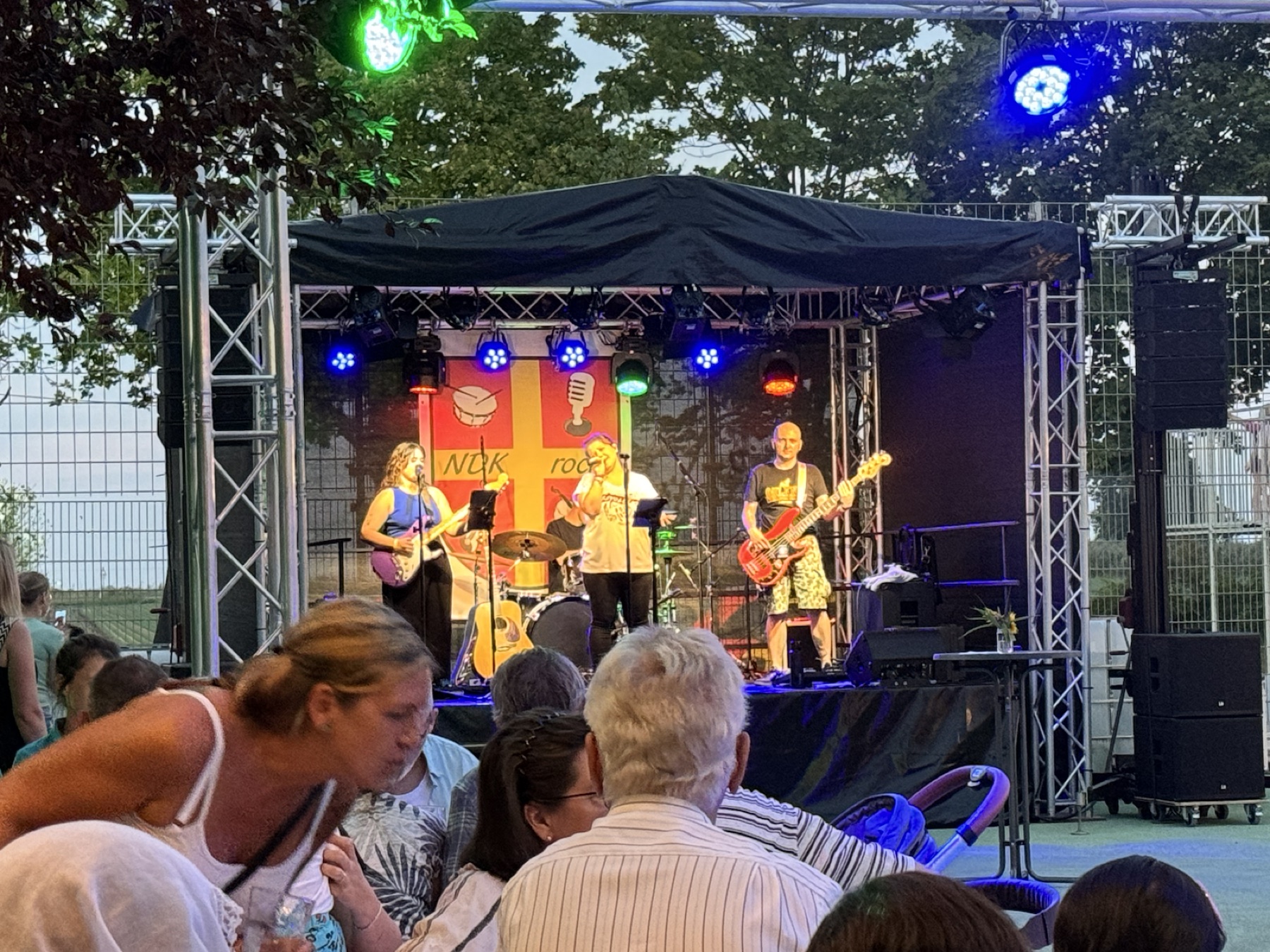 Kerwe Meckenheim: Liveband auf der Bühne